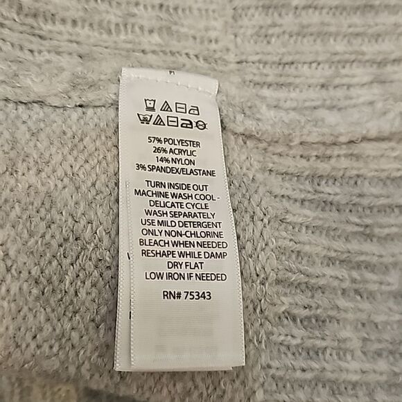 Cupcakes & Cashmere 3 Gnomes Valentine Sweater size M - Picture 8 of 8